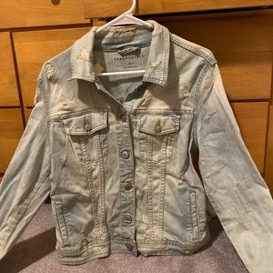 🔅lightwash ripped denim jacket🔅